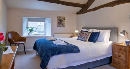 Manifold Cottage - Central and Cosy