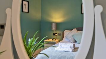 3 Schlafzimmer, Schreibtisch, Bügeleisen/Bügelbrett, Reisekinderbett