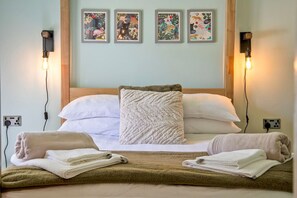 2 slaapkamers, een bureau, een strijkplank/strijkijzer, gratis wifi