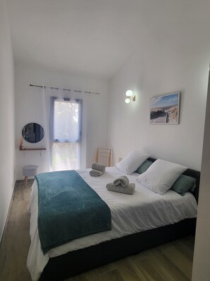 3 bedrooms, iron/ironing board, travel cot, free WiFi