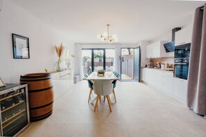 Interior - Villa Sainte Philomène – Le Clos Saint Sidoine, à Puget-Ville. Entre collines et littoral varois, cette maison allie charme provençal et confort moderne. (Puget-Ville)