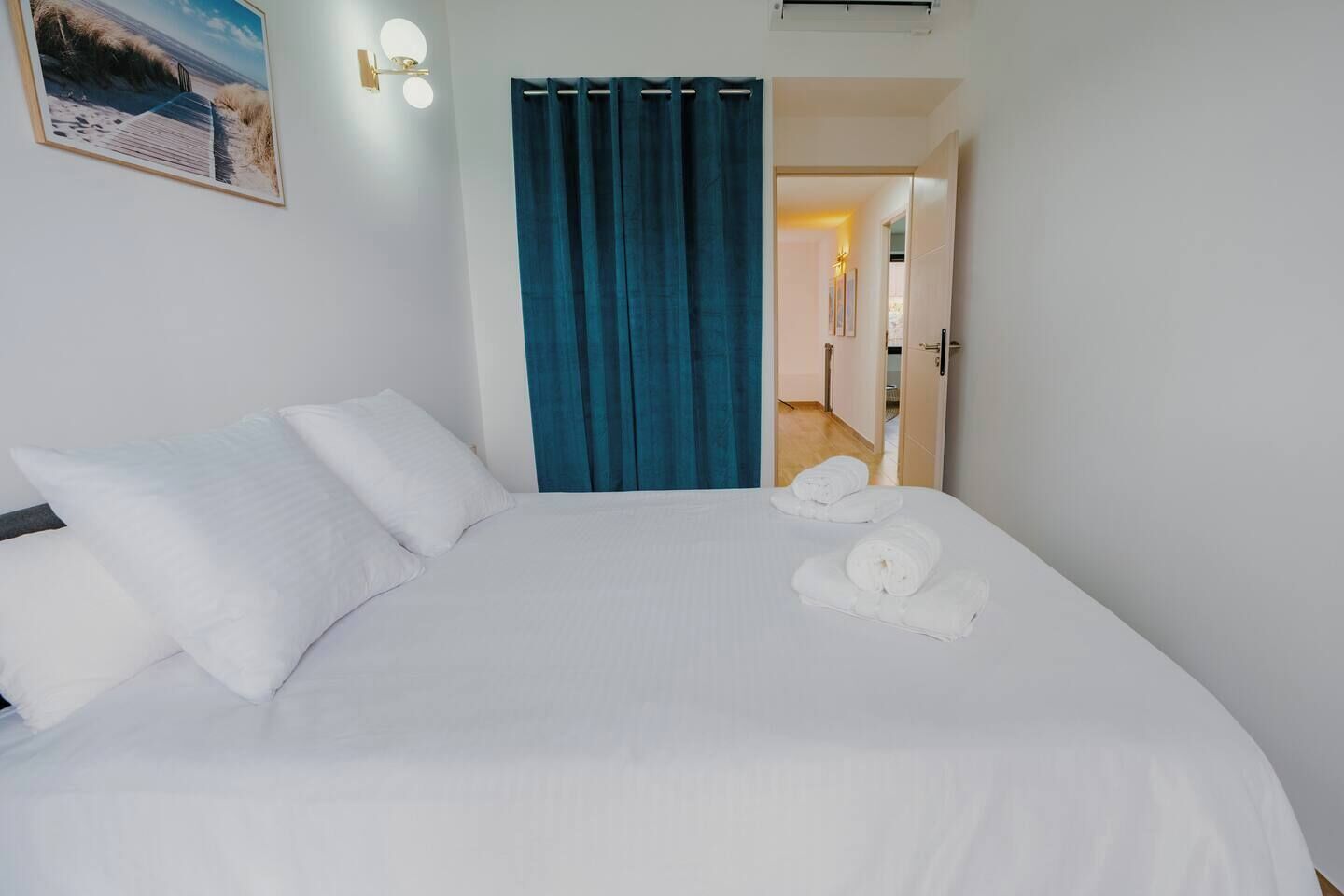 3 habitaciones, tabla de planchar con plancha y cuna de viaje 
