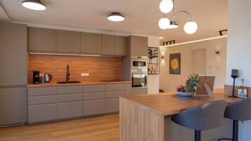 Mikrowelle, Ofen, Herdplatte, Geschirrspüler