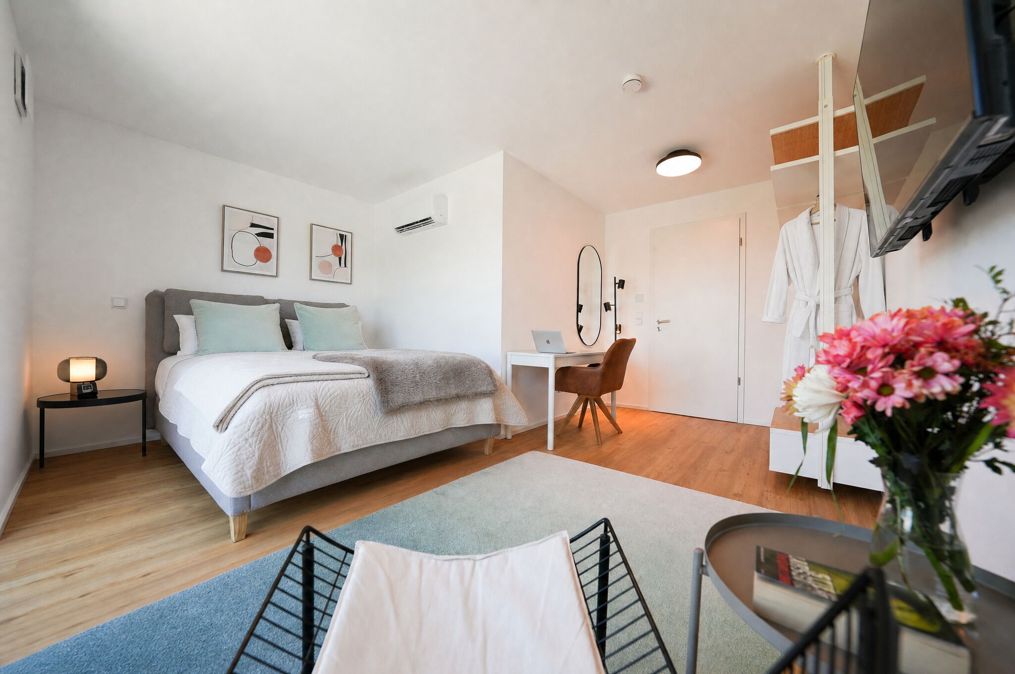 3 bedrooms, desk, iron/ironing board, free WiFi