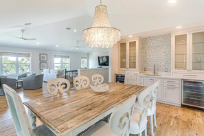 Dining - A Little Gem - Ocean Views with Private Elevator (Jekyll Island)