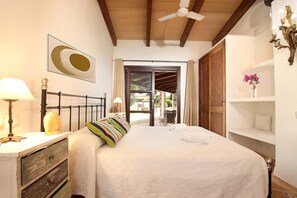 5 bedrooms, iron/ironing board, bed sheets - JACOBUS. A traditional Majorcan paradise with an impressive pool (Pollensa)