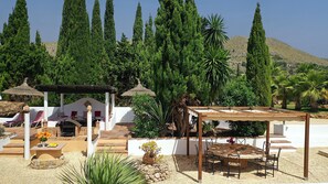 Outdoor dining - JACOBUS. A traditional Majorcan paradise with an impressive pool (Pollensa)