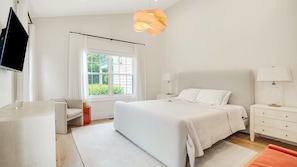 5 bedrooms, internet, bed sheets