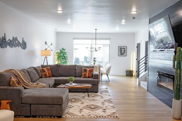 Smart-tv en een open haard