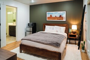3 habitaciones, tabla de planchar con plancha, wifi y ropa de cama