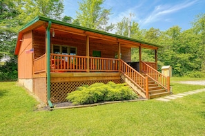 Exterior - Sheets Retreat | Hocking Hills, 80 Acres, Pond (New Plymouth)