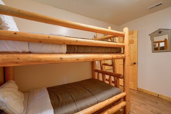 2 bedrooms, WiFi (free), bed sheets