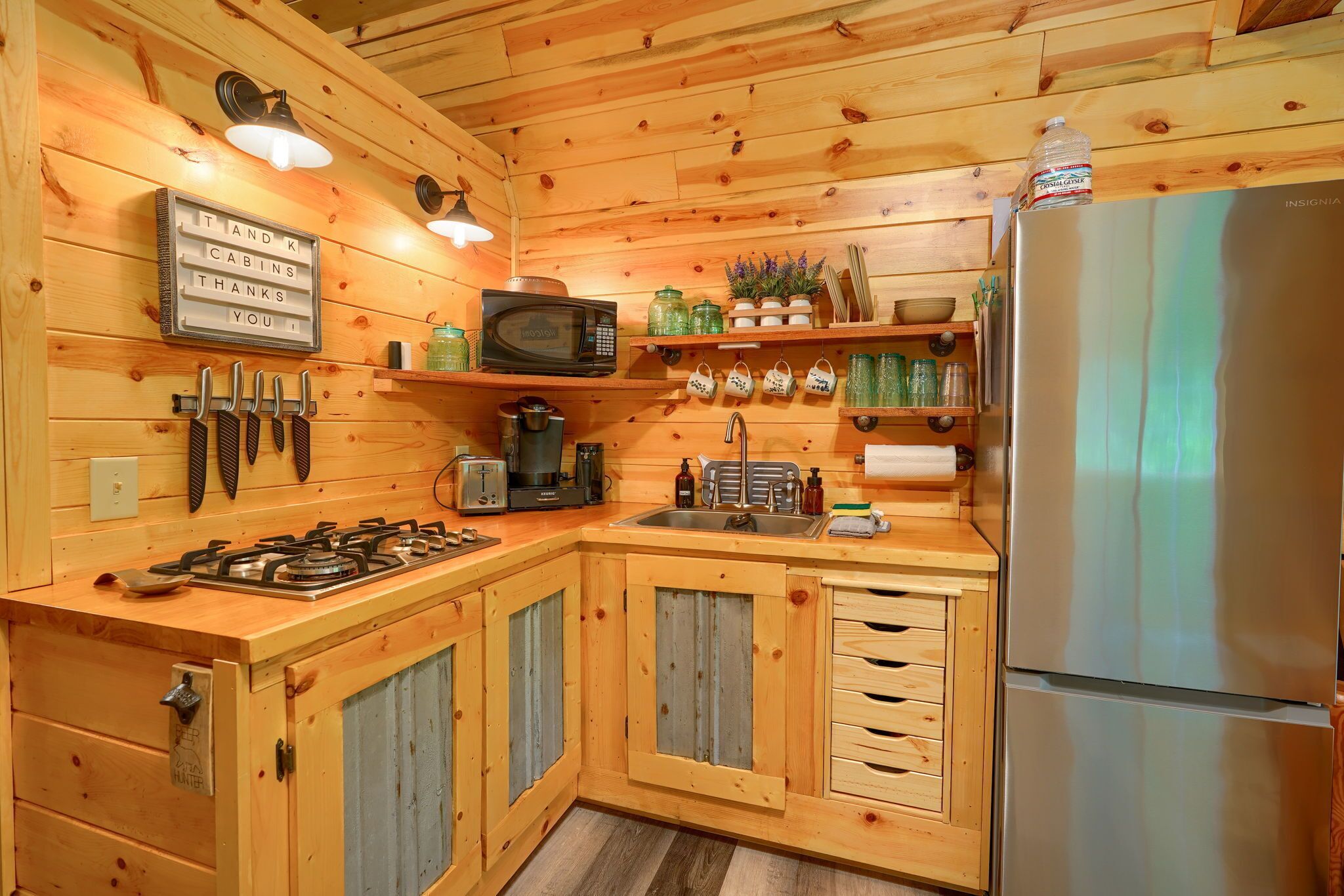 Coffee/tea maker, fridge, microwave, stovetop