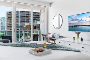 Fer et planche à repasser, lit parapluie, Wi-Fi, draps fournis