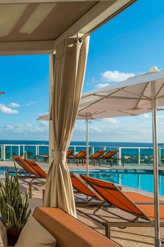 Spotless Coconut Grove Stay | Bay Pool & Gym