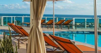 Spotless Coconut Grove Stay | Bay Pool & Gym