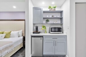 Iron/ironing board, travel crib, WiFi, bed sheets