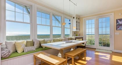 Luxury 5BR/5 ensuite baths • Oceanfront retreat directly on the beach !
