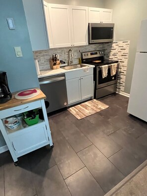 Fridge, microwave, oven, stovetop - COUPLES RETREAT at A-ga-ming Golf Resort, 2 courses on site. (Kewadin)