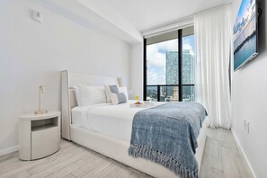 3 habitaciones, tabla de planchar con plancha, wifi y ropa de cama 