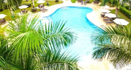 Charming, elegant 2-bedroom condo with WiFi, AC in delightful Playa Juan Dolio