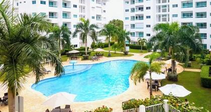 Charming, elegant 2-bedroom condo with WiFi, AC in delightful Playa Juan Dolio