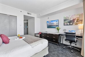 Iron/ironing board, travel cot, WiFi, bed sheets - Lavender Accent Balcony Suite | Grove Views (Miami)