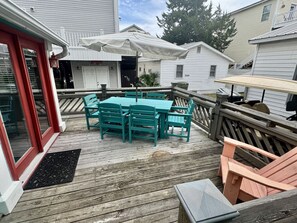 Outdoor dining - Beach Cottage-Steps to the Beach-Golf Cart Included-Ocean Lakes-Pet Friendly (Myrtle Beach)