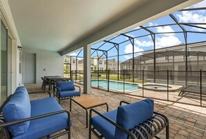 屋外ダイニングエリア