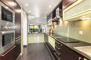 Micro-ondes, four, plaque de cuisson, lave-vaisselle