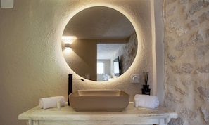 Douche, serviettes fournies