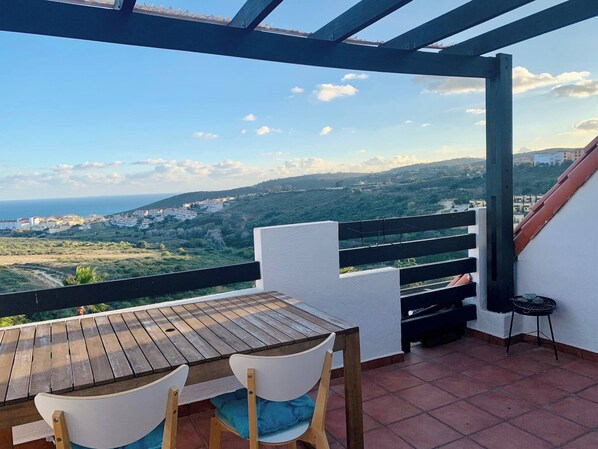 Apartment, 3 Bedrooms, Smoking | Outdoor dining