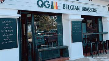 Apartment, 3 Bedrooms, Smoking | Dining