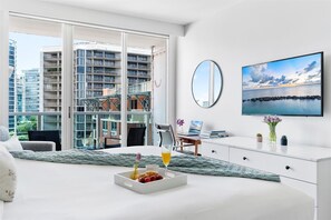 Iron/ironing board, travel cot, WiFi, bed sheets - MVR| Brand New Room w/Balcony & Amazing View (Miami)