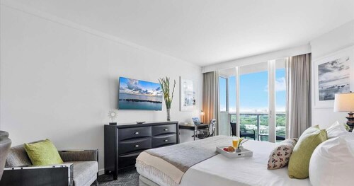 Modern Grove Suite | Ideal Couples Getaway