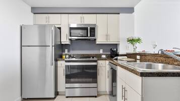 Coffee/tea maker, highchair