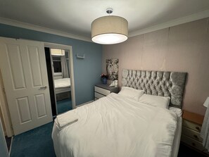 3 chambres, fer et planche à repasser, Wi-Fi gratuit, draps fournis