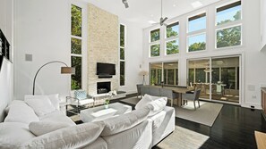 Smart TV, fireplace, stereo