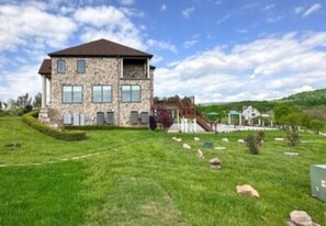 Property grounds - The Inn at Grass Roots Hill (Purcellville)