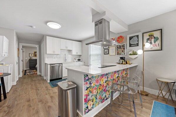 Private kitchen - Optimist Abode 1: Chic Stay on Greenway, less than 7 min to NoDa-Midwood-Uptown (Charlotte)