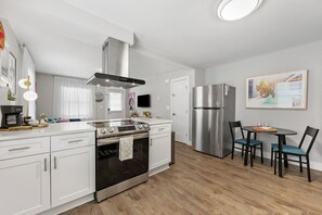 Private kitchen - Optimist Abode 1: Chic Stay on Greenway, less than 7 min to NoDa-Midwood-Uptown (Charlotte)