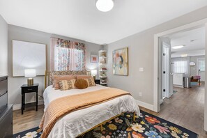 1 bedroom, iron/ironing board, WiFi, bed sheets - Optimist Abode 1: Chic Stay on Greenway, less than 7 min to NoDa-Midwood-Uptown (Charlotte)