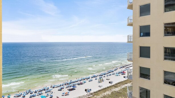 Apartamento, varias camas (Beach Colony West 13D) | Playa | Ubicación a pie de playa