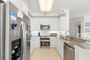 Appart'hôtel, plusieurs lits (Beach Colony West 13D) | Cuisine privée