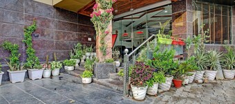 Cosy Stays at Eastern View by Vihaan Residency