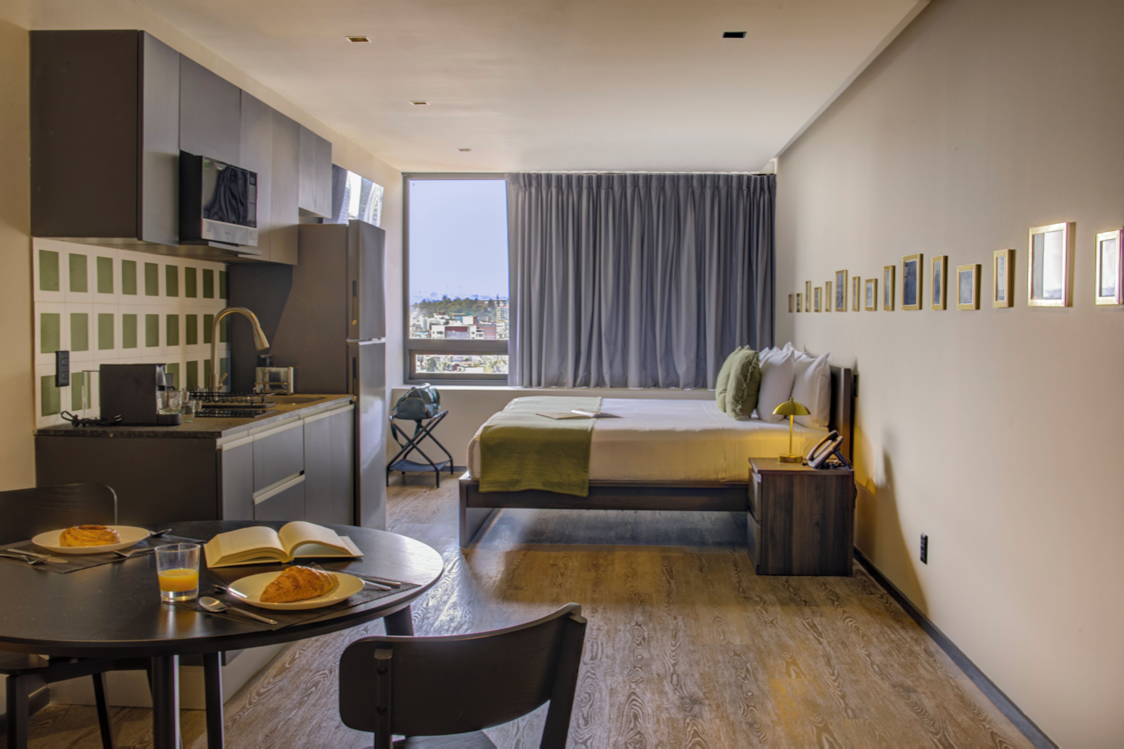 Standaard kamer, 1 tweepersoonsbed | Een minibar, een kluis op de kamer, een laptopwerkplek