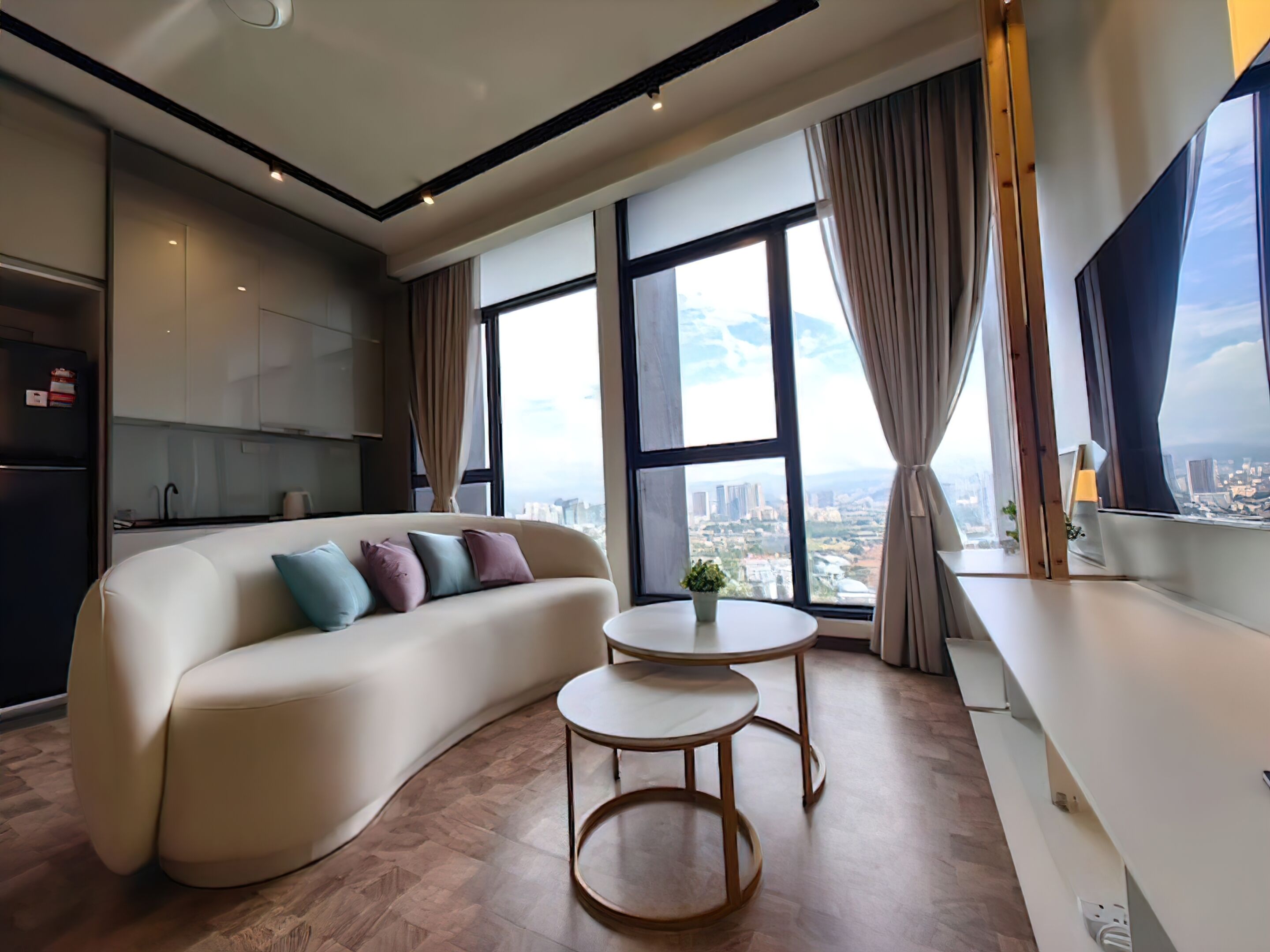Superior Room, 1 Bedroom, City View | Living area