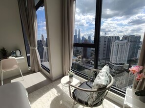 Studio Superior - 1 queensize-säng - utsikt mot staden | Vardagsrum