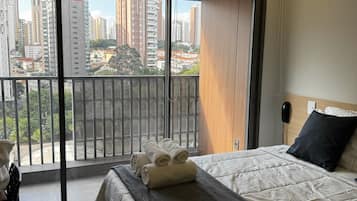 1 habitación, tabla de planchar con plancha, wifi gratis y ropa de cama