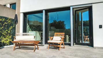 Superior Studio Suite, Patio, Garden View | Terrace/patio